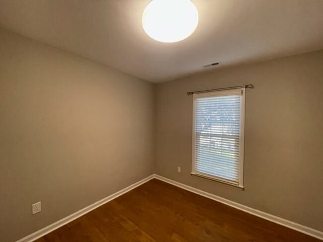 Building Photo - Pre-lease now for September 2026!!