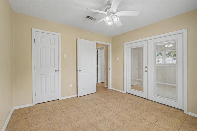 Building Photo - 827 Pickney Ave