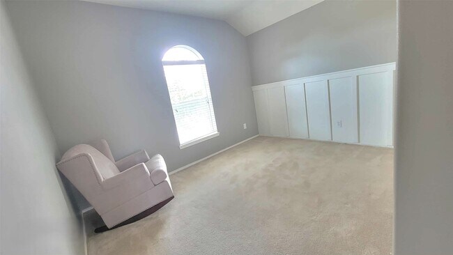 Building Photo - 2105 Kingwood Dr