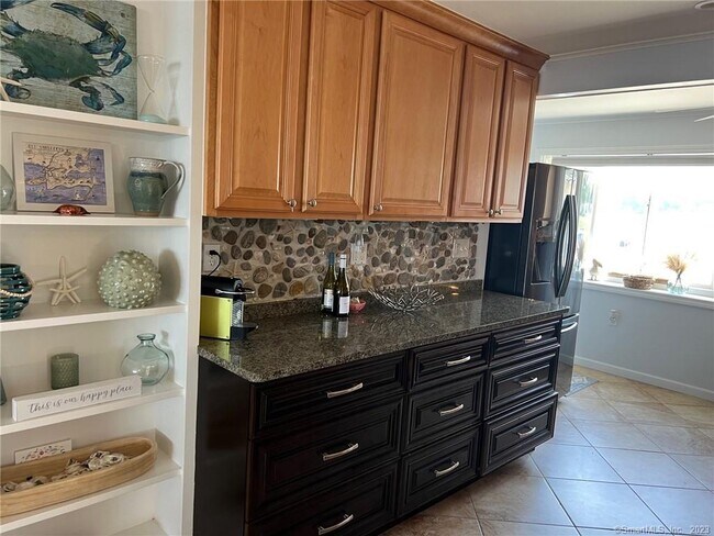 Building Photo - 145 Plum Bank Rd