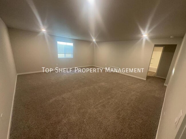 Building Photo - 1407 NE Crossing Oaks Dr