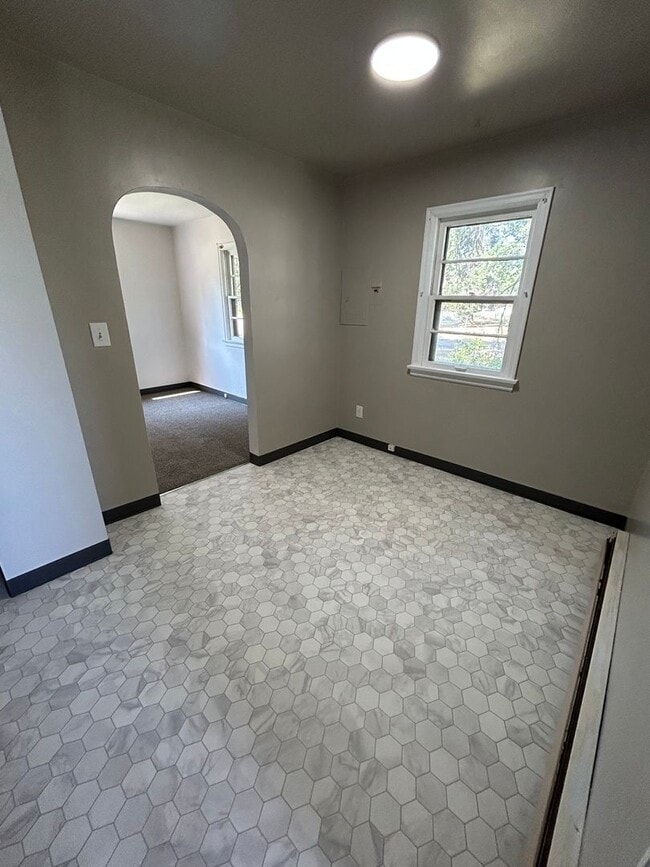 Building Photo - 1 Bedroom rancher house #1133