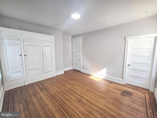 Building Photo - 5222 Webster St