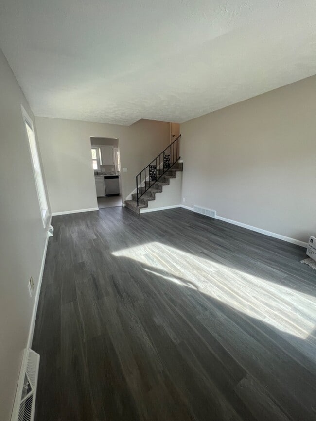 Building Photo - 11226 Roxbury Dr