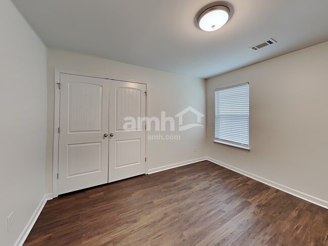 Building Photo - 216 Leland Ln