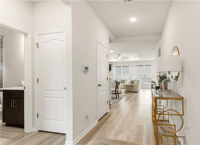 Building Photo - Gorgeous 2-Story on Quiet Cul de Sac