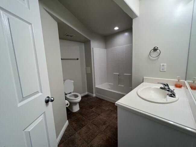 Building Photo - 202 E White Spruce Cv