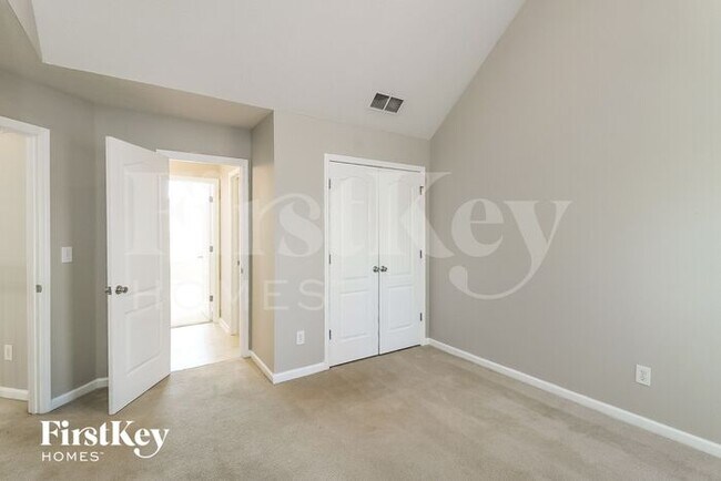 Building Photo - 117 River Pass Ct NE