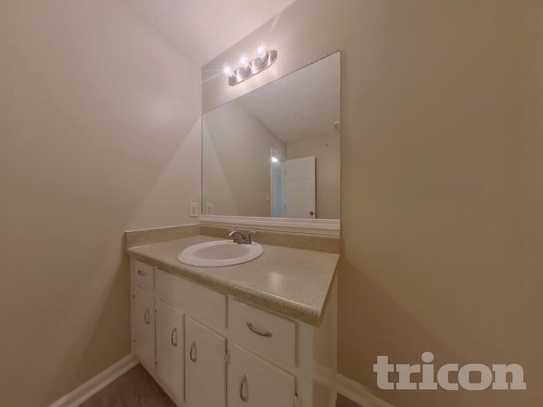 Building Photo - 35 Quail Ct