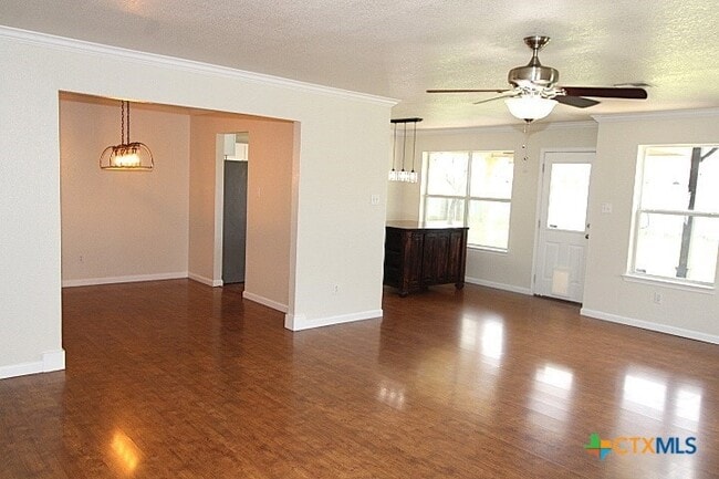 Building Photo - 3303 Solomon Dr