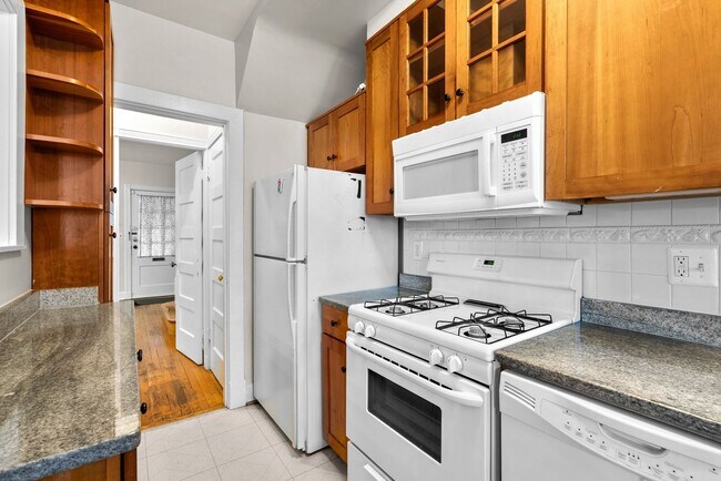 Building Photo - 3 Bed 2 Bath - Glover Park Row Home - Fini...