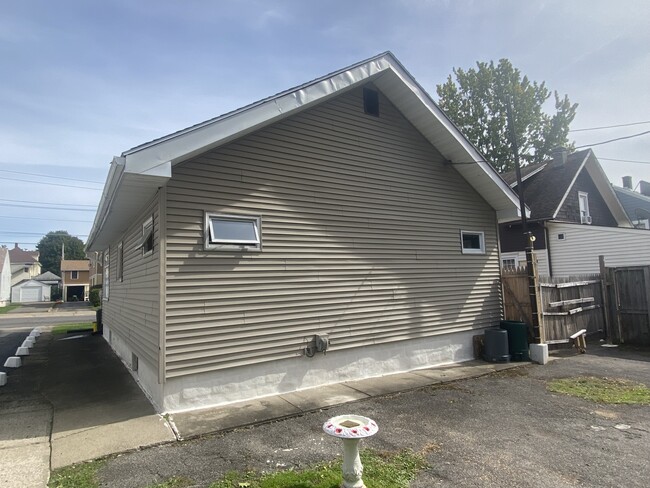 Back of house - 100 Allen St