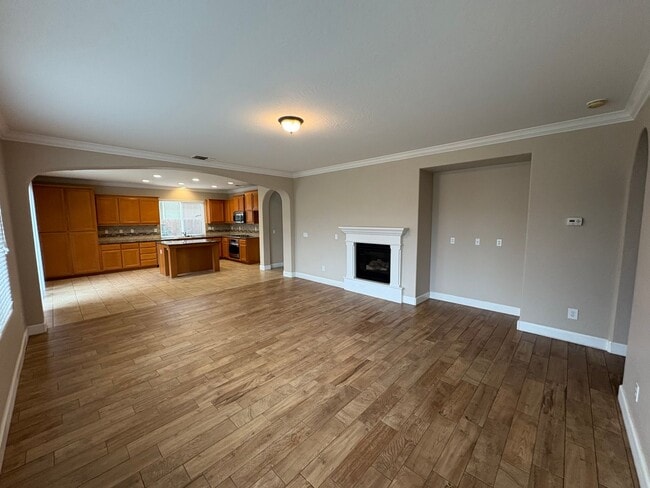 Building Photo - 3116 W Buena Vista Ave