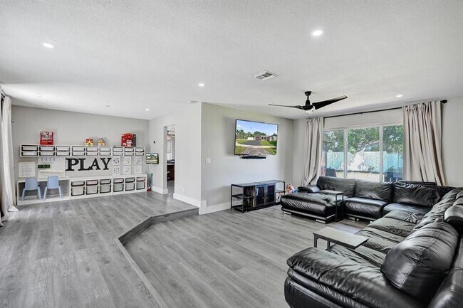 Building Photo - 6411 SW 6th St