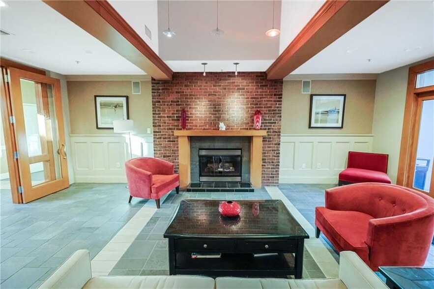 Building Photo - 1000 Providence Pl