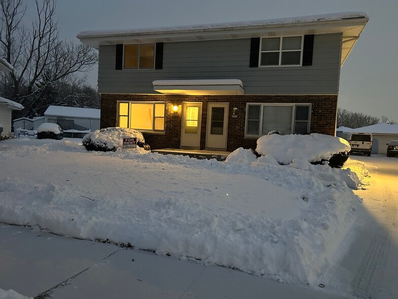 Primary Photo - 9307 W Manor Ct