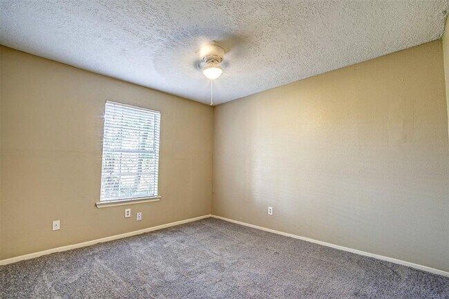 Building Photo - 1323 Brenda Ln
