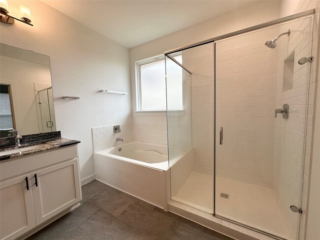 Building Photo - 2314 Cool Grns St