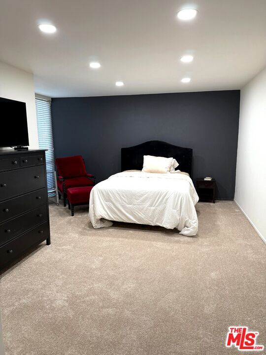Building Photo - 8530 Holloway Dr