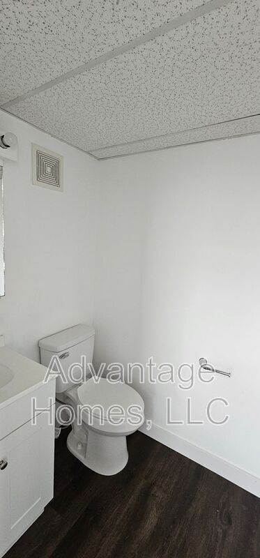 Building Photo - 938 N 71 St