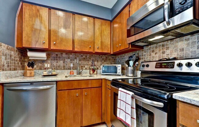 Building Photo - "Coming Soon "Top Floor 1/1 with Updated K...