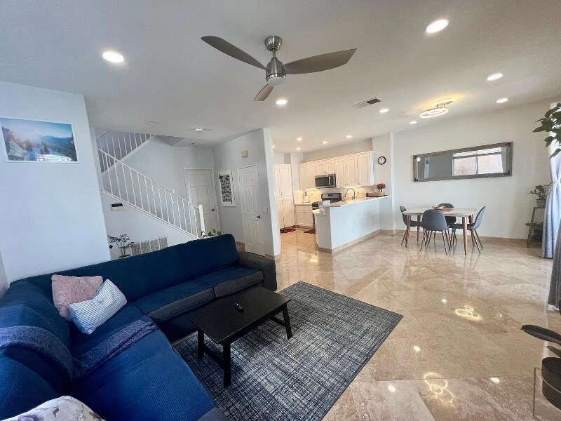 Building Photo - 11667 Compass Point Dr N