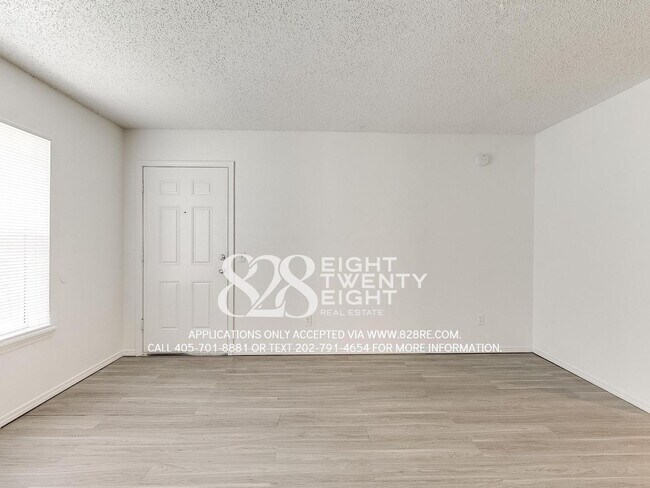Building Photo - AVAILABLE NOW! 2 bed/1 bath Apartment at W...