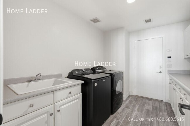 Building Photo - 5080 S McClelland Dr