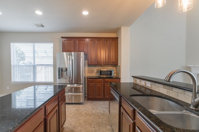 Building Photo - 139 S Rocky Point Cir