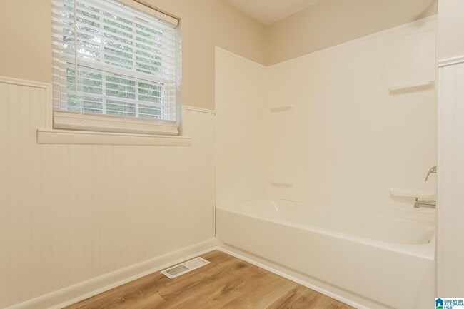 Building Photo - 2112 Headrick Rd