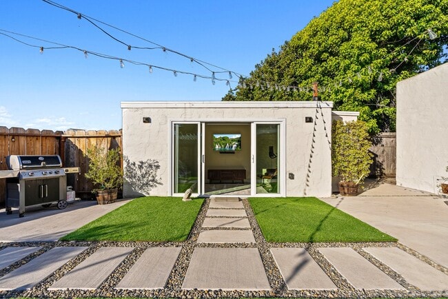 Building Photo - 37 Portola Ave