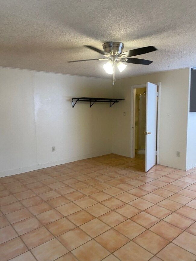 Building Photo - 8258 Warren Vista Ave