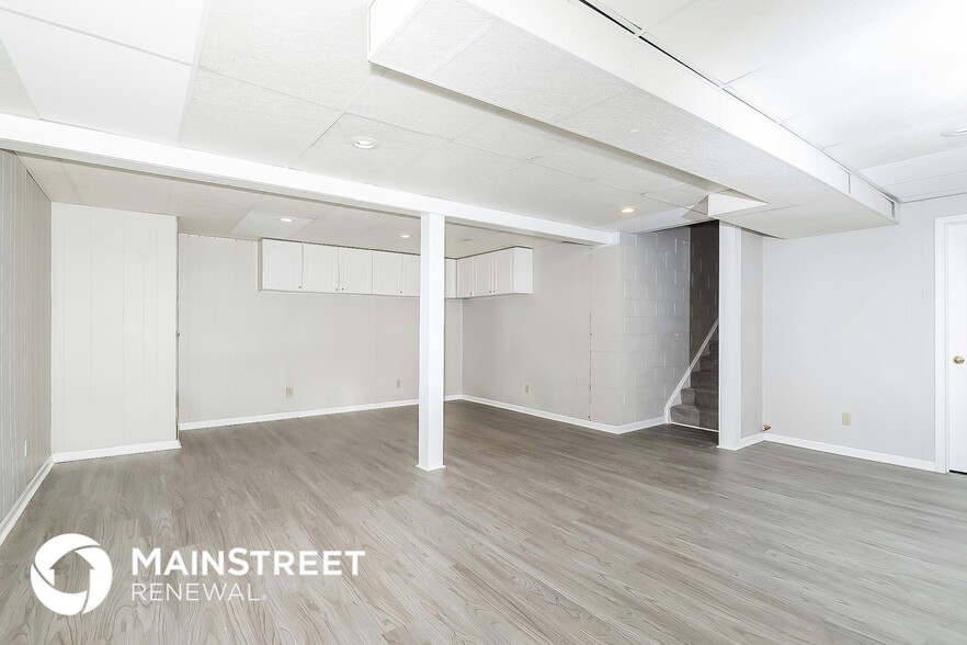 Building Photo - 7401 Crooked Stick Dr