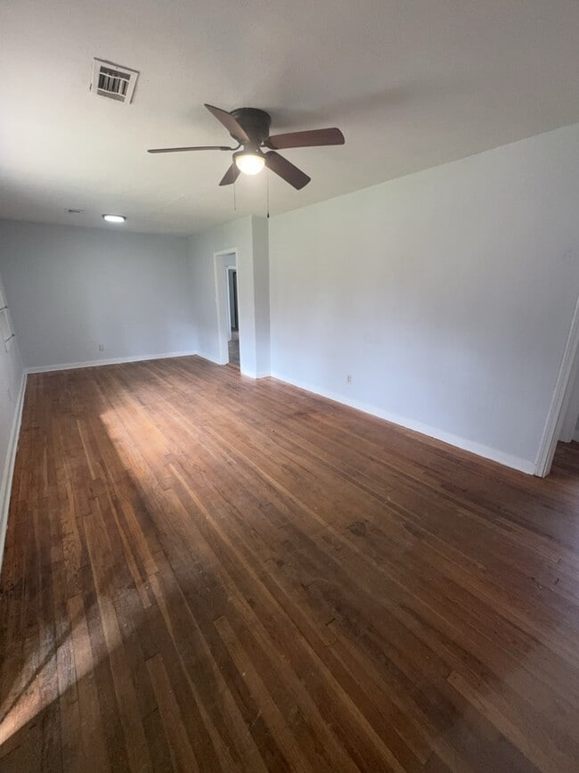 Building Photo - 320 Lawrence Rd