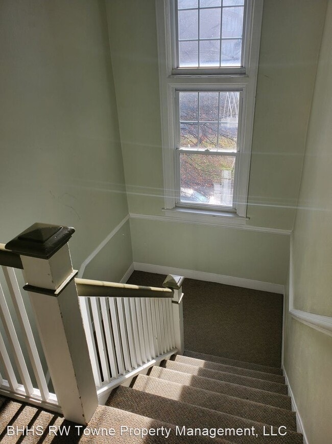 Building Photo - 2 br, 1 bath House - 742 Washington Park #B5