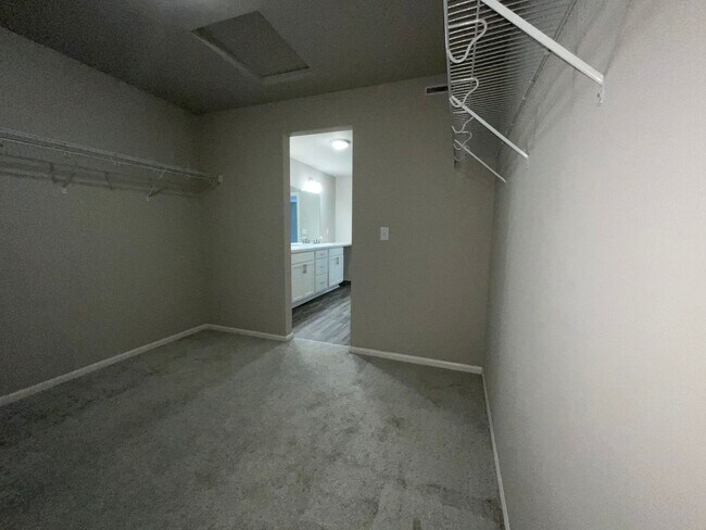 Building Photo - Beautiful 4 Bedroom, 2.5 Bath Home Availab...