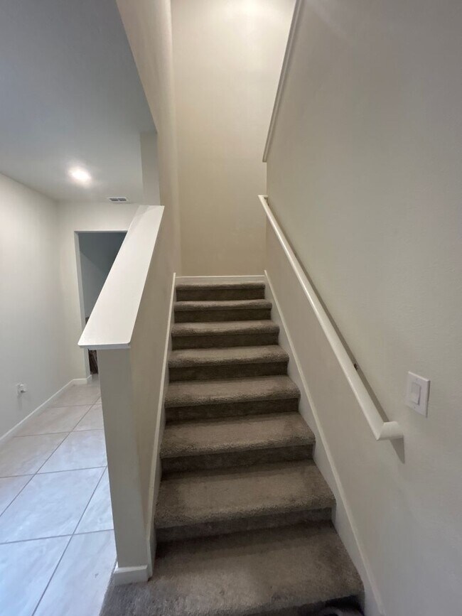 Building Photo - Beautiful and spacious 5/3 Kissimmee