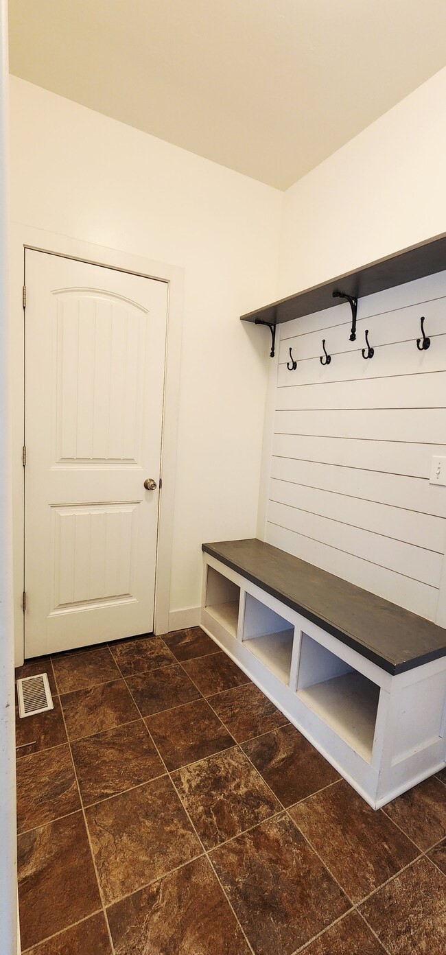 Building Photo - 5213 W Fortrose Dr