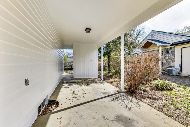 Building Photo - Fantastic in Frederick! Spacious 4 level Split -- 4 beds + 1 Full and 2 half baths