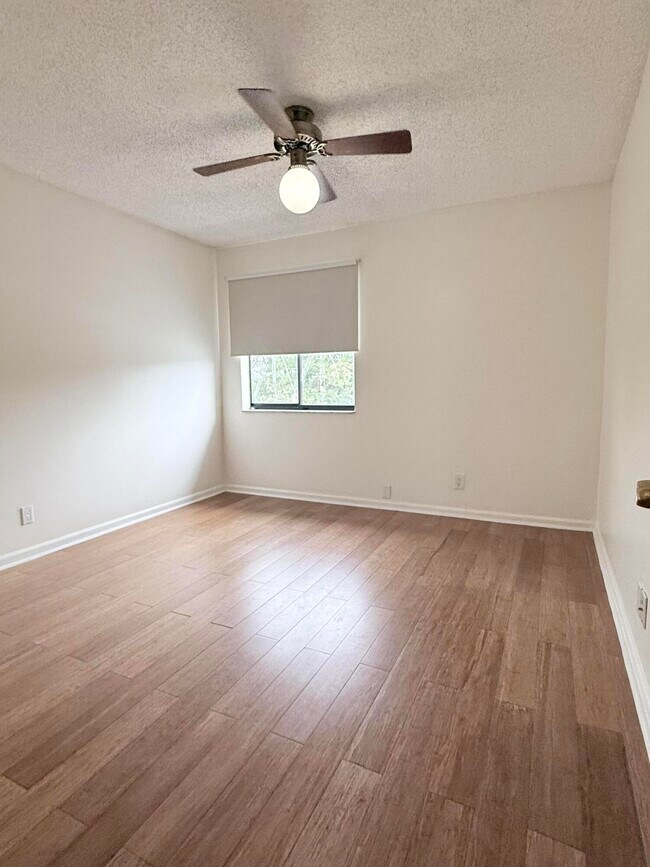 Building Photo - 1635 Woodbridge Lakes Cir