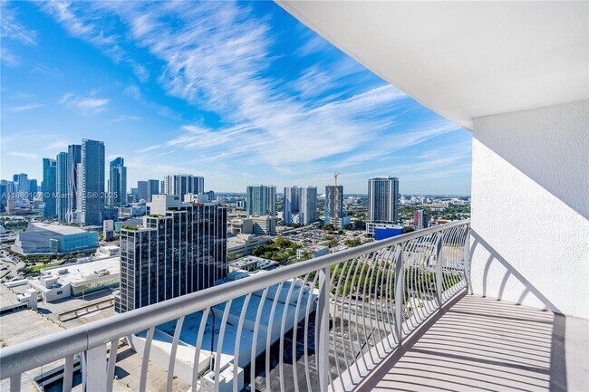 Building Photo - 1750 N Bayshore Dr