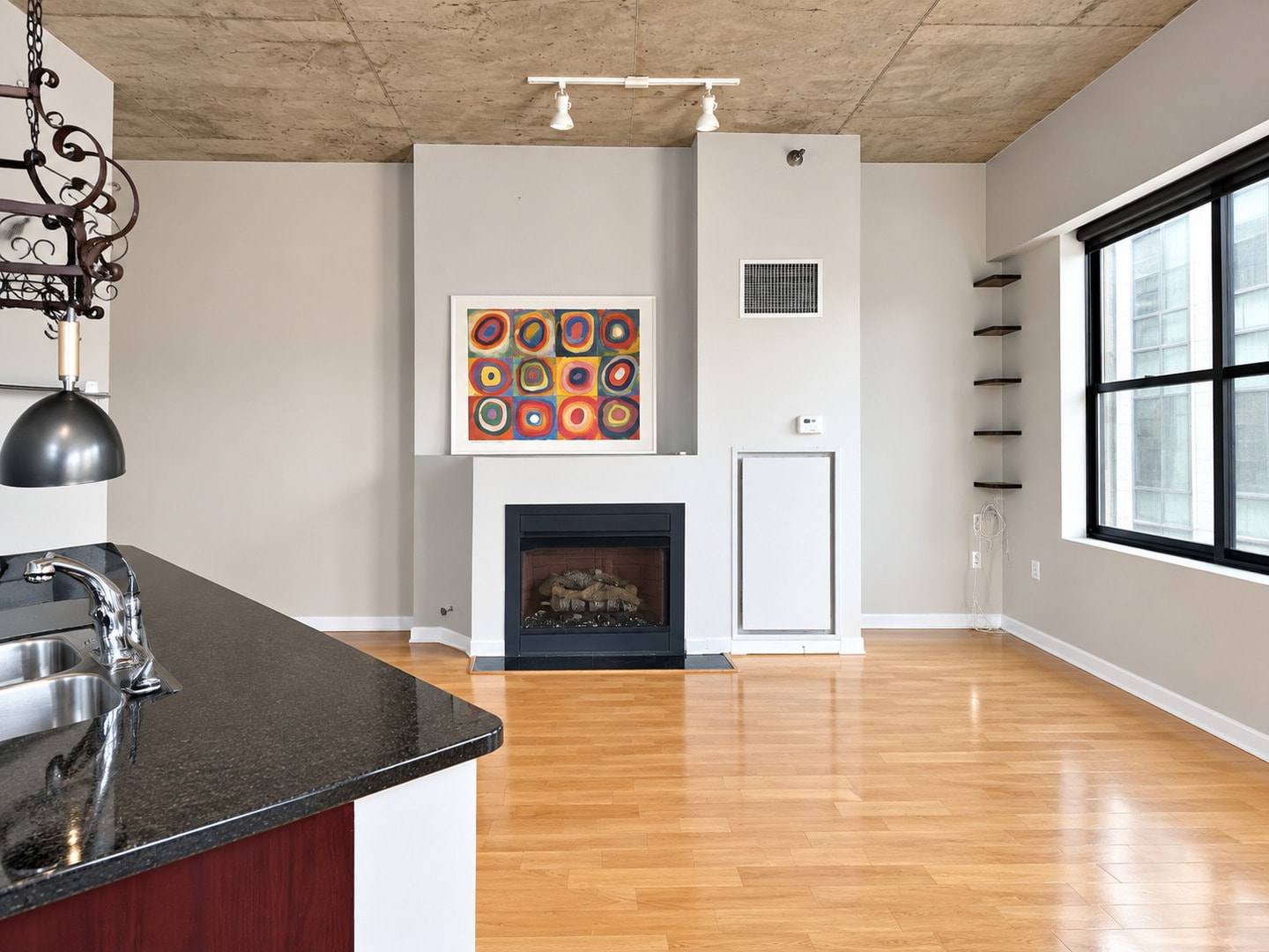 Building Photo - 1122 W Catalpa Ave