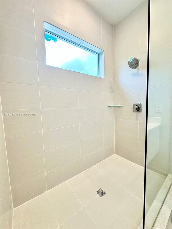 Building Photo - 10410 NW 67th St