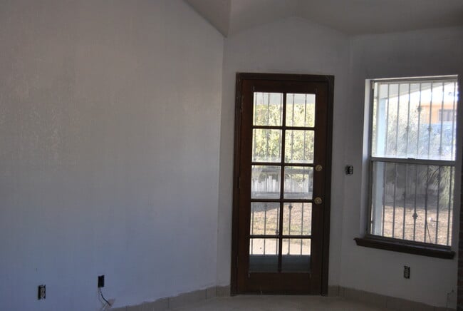 Building Photo - 321 Arisano Dr
