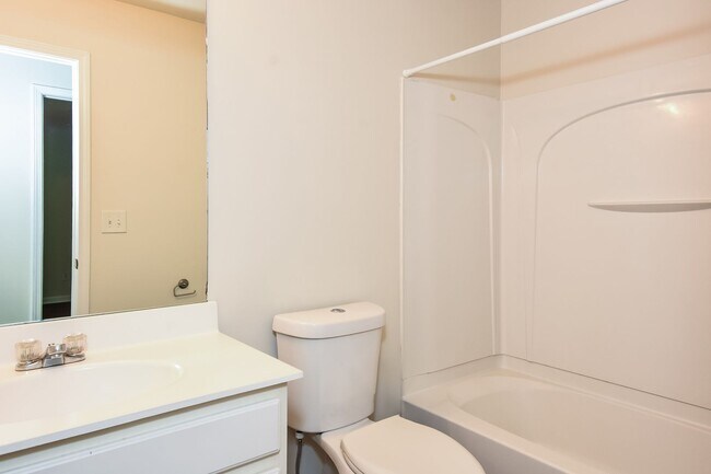 Building Photo - Beautifully Updated 3 Bedroom Home with Modern Upgrades in Marietta