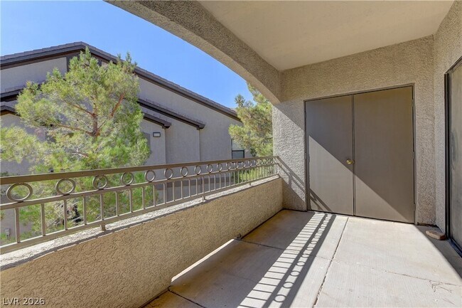 Building Photo - 8250 N Grand Canyon Dr