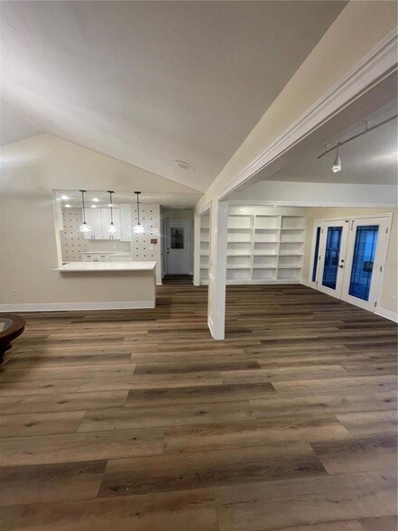 Building Photo - 10813 Venice Cir