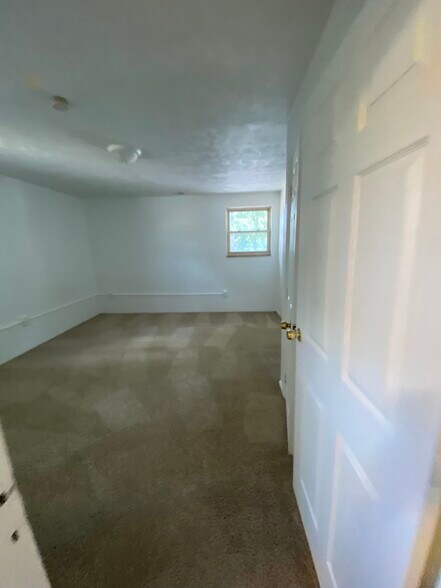 Building Photo - 5819 Bartlett St