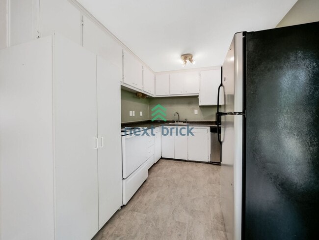 Building Photo - 3 Bed and 1 Bath Single-family Home is Ava...