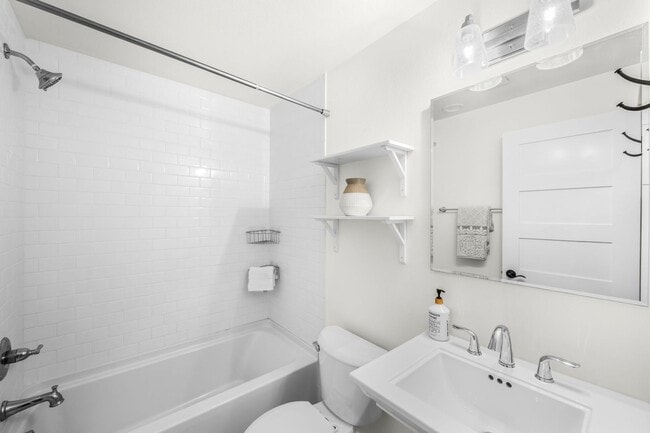 Building Photo - LUX 3BD, 3BA Home with Office Near Cherry Creek and Wash Park